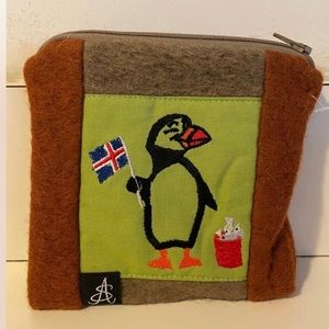 NIB Iceland Original zippered hand knit small bag 5x5